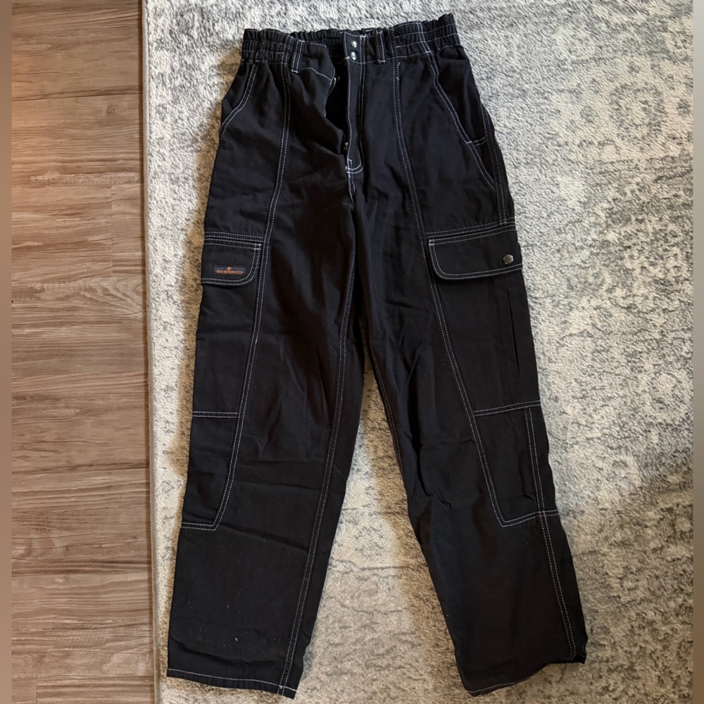 BDG Women’s Relaxed Skate Jeans in Black